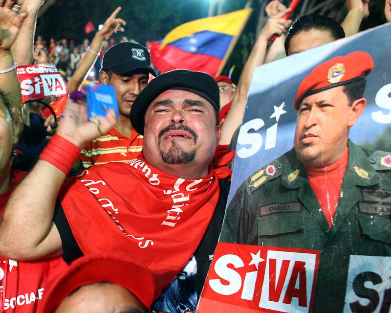 Seguidores del presidente venezolano, Hugo Chávez, han mostrado carteles de apoyo a su líder.