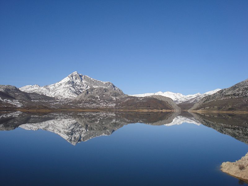 Embalse del Poma en Puebla de Lillo en León.(16/02/09)
