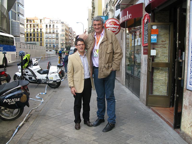 Arsenio y Romay en un descansito antes del partido.