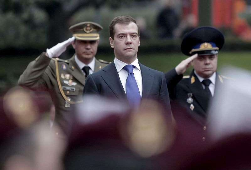 Medvedev ha realizado una ofrenda floral  durante el homenaje al soldado desconocido