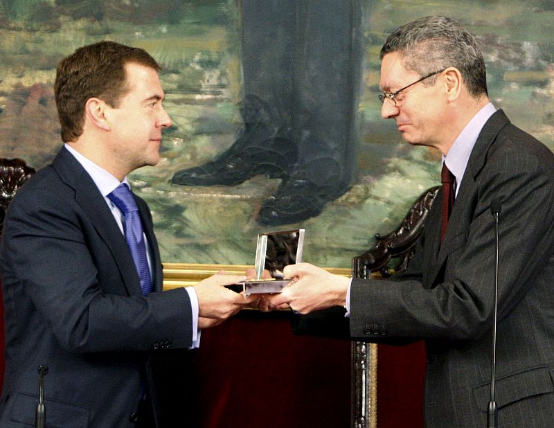 Medvedev recibe de manos de Alberto Ruiz-Gallardón las Llaves de Oro de la Villa de Madrid