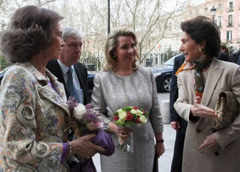 La Reina Sofía y la primera dama rusa, Svetlana Medvedeva, conversan con Paloma O'Shea