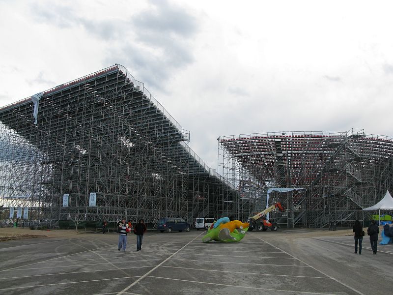 Imagen del exterior de la pista de tenis instalada a las afueras de Benidorm.