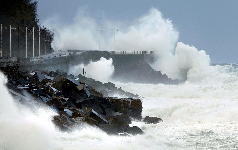 Temporal en Paseo Nuevo de San Sebastián