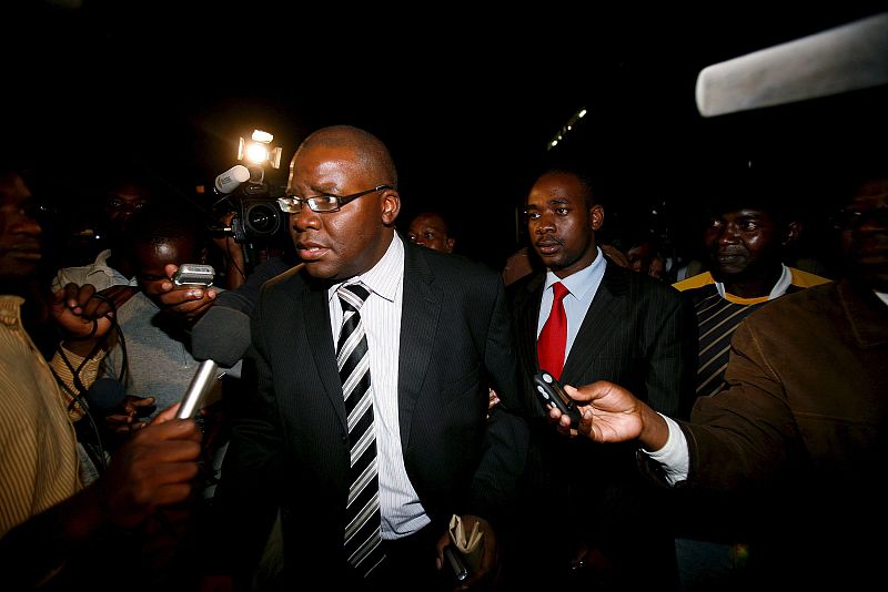 EL PRIMER MINISTRO DE ZIMBABUE MORGAN TSVANGIRAI QUEDÓ HERIDO DESPUÉS DE UN ACCIDENTE DE TRANSITO