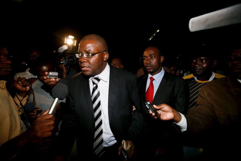 EL PRIMER MINISTRO DE ZIMBABUE MORGAN TSVANGIRAI QUEDÓ HERIDO DESPUÉS DE UN ACCIDENTE DE TRANSITO