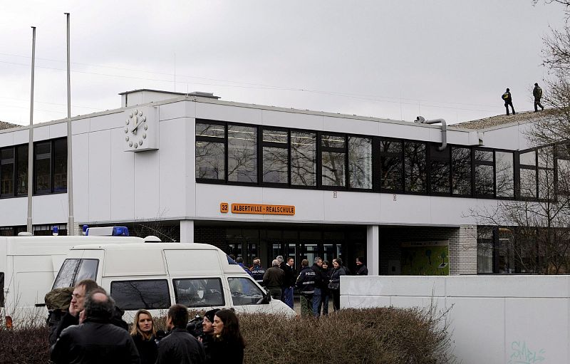 Imagen del exterior del colegio de la localidad alemana de Winnenden, en donde se ha desatado la matanza.