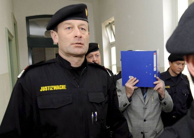 COMIENZA EL JUICIO CNTRA EL "MONSTRUO DE AMSTTETEN"