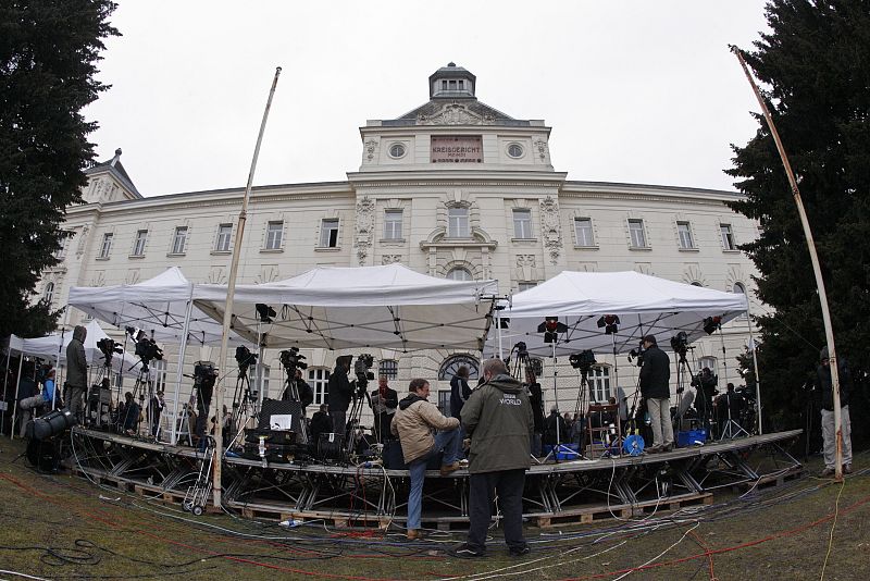 Cámaras de televisión en el juicio al monstruo de Amstetten