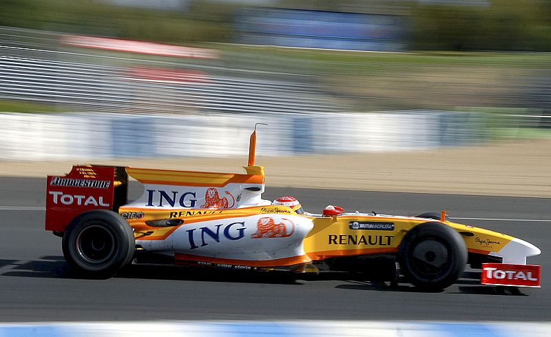 Alonso durante la segunda jornada de entrenamientos de Jerez.