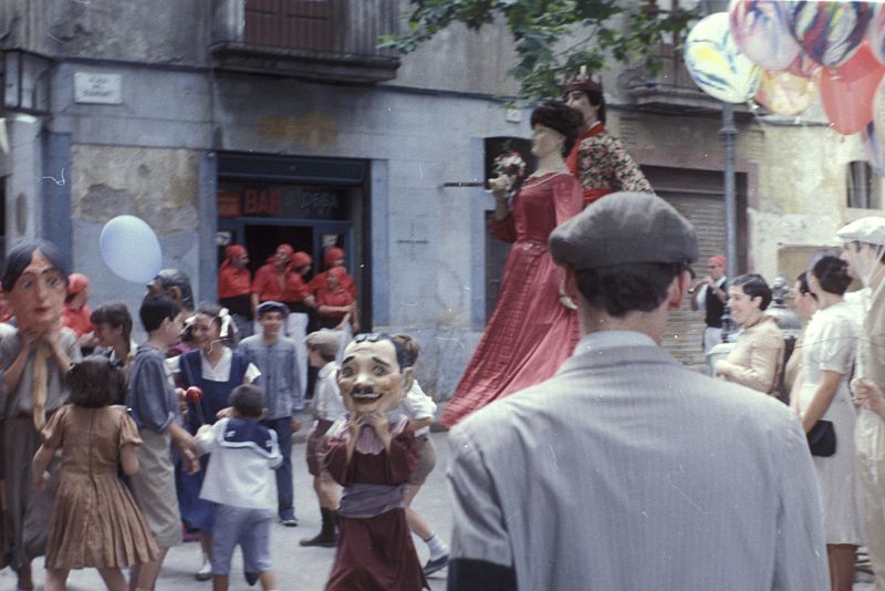 Gigantes y cabezudos en la plaza del Diamante, en el barrio barcelonés de Gracia