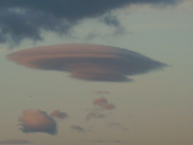 Nube con forma de ovni en Cádiz. 24/03/2009