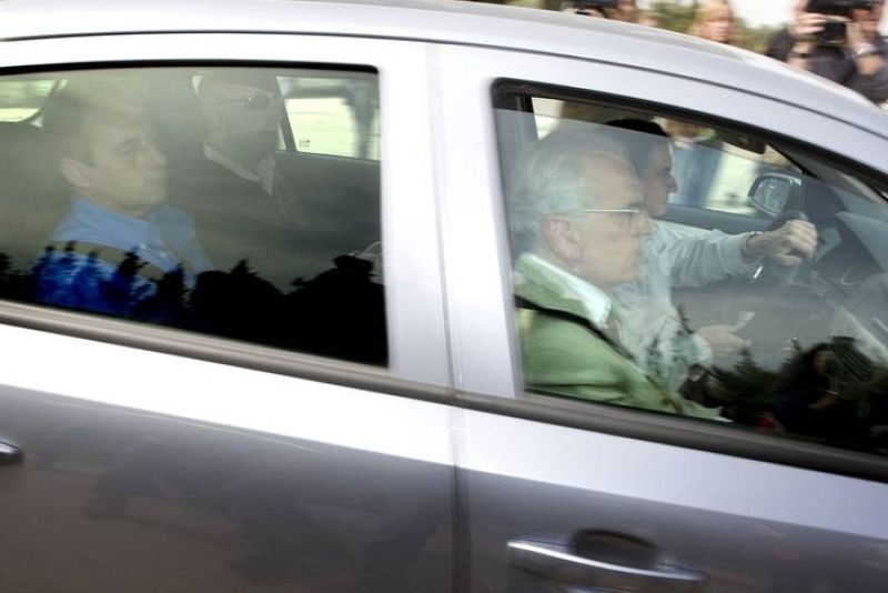 ANTONIO DEL CASTILLO VISITA EL VERTEDERO DONDE BUSCAN EL CADÁVER DE SU HIJA