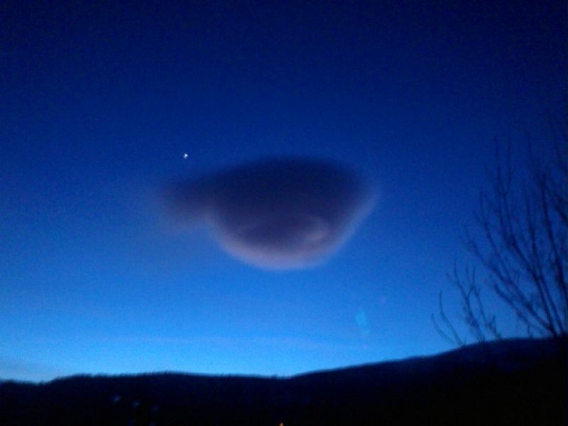 Nube con una forma curiosa en la Vall Fosca, Lleida. 26/03/2009