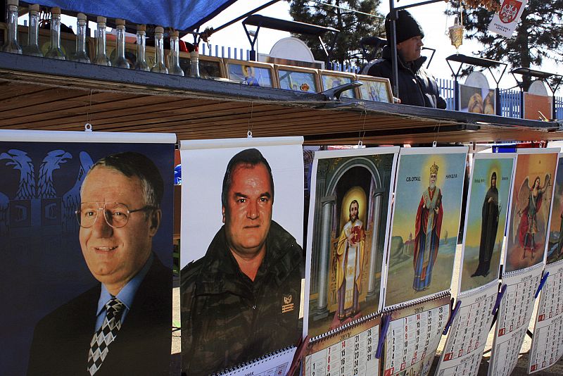 Calendario con la foto de Ratko Mladic en Banja Luka