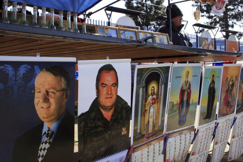 Calendario con la foto de Ratko Mladic en Banja Luka