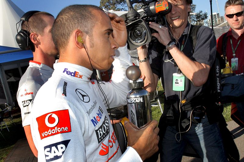 LA TERCERA RONDA DE ENTRENAMIENTOS PREVIA AL GRAN PREMIO DE AUSTRALIA - LEWIS HAMILTON