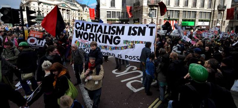 MILES DE PERSONAS PARTICIPAN EN UNA MANIFESTACIÓN EN LONDRES EN EL MARCO DE LA CUMBRE DEL G20