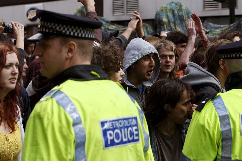 Los manifestantes han organizado una serie de concentraciones en el distrito financiero de la capital británica con motivo de la cumbre del G20 que tendrá lugar este jueves en Londres