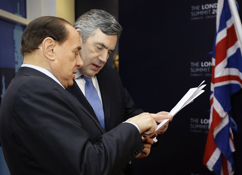 Brown charla con Berlusconi en el centro de convenciones ExCel