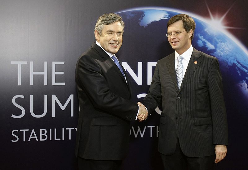 Gordon Brown y Jan Peter Balkenende, primer ministro de Holanda.