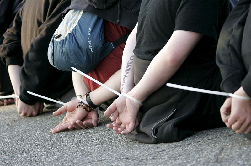 UN CENTENAR DE DETENIDOS TRAS UNA MANIFESTACIÓN CONTRA LA OTAN EN ESTRASBURGO