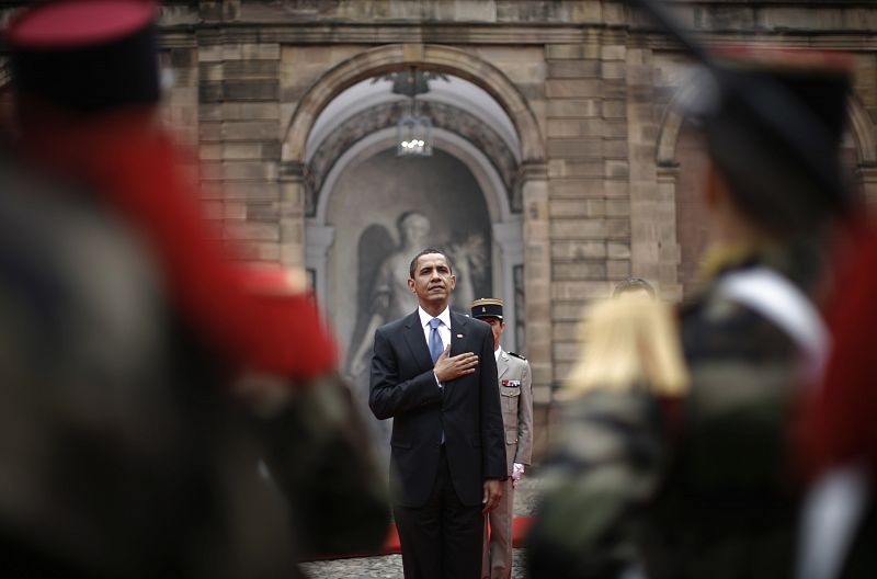 Obama escucha el himno de EE.UU. en el palacio Rohan de Estrasburgo