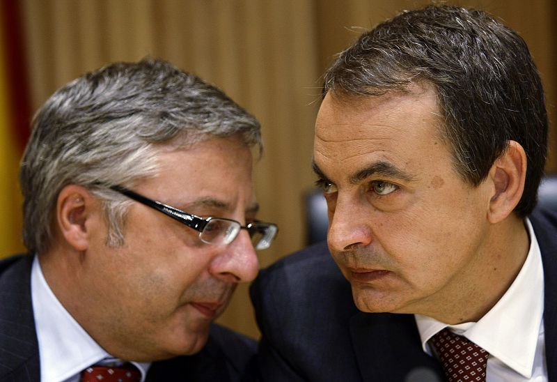 Spain's Prime Minister Jose Luis Rodriguez Zapatero listens to Jose Blanco, Spanish Socialist Party (PSOE) coordinator, at the start of a meeting in Madrid