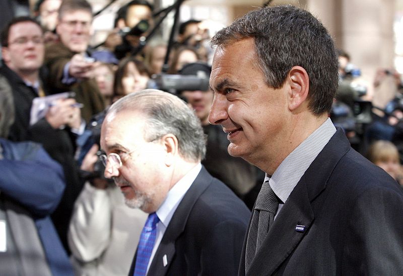 Spain's Finance Minister Solbes and Prime Minister Zapatero arrive on the last day of a two-day EU leaders summit in Brussels