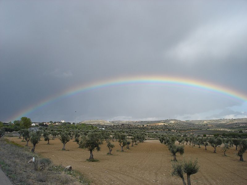 Arco iris completo en Campo Real, Madrid.(17/04/09)