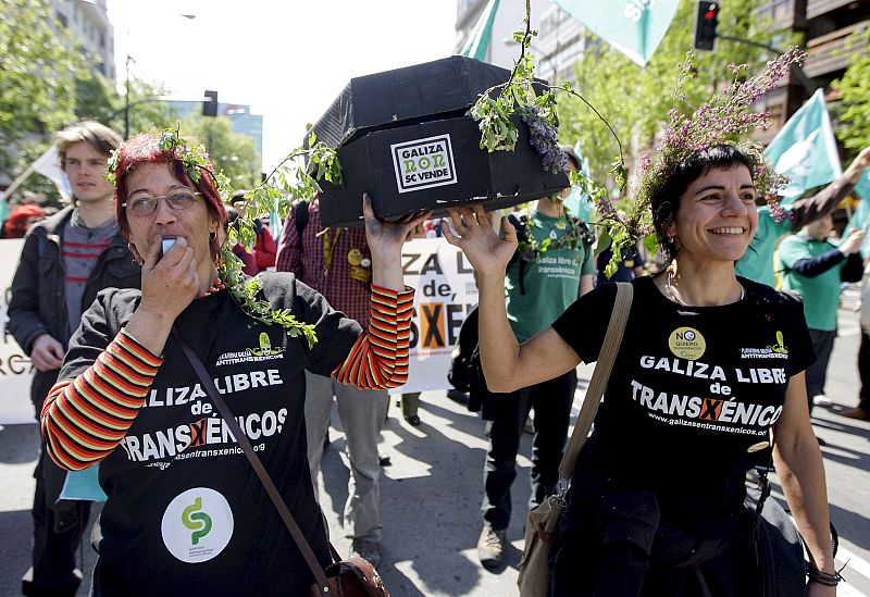 VARIOS MILES DE PERSONAS DICEN EN ZARAGOZA "BASTA YA" A LOS TRANSGÉNICOS