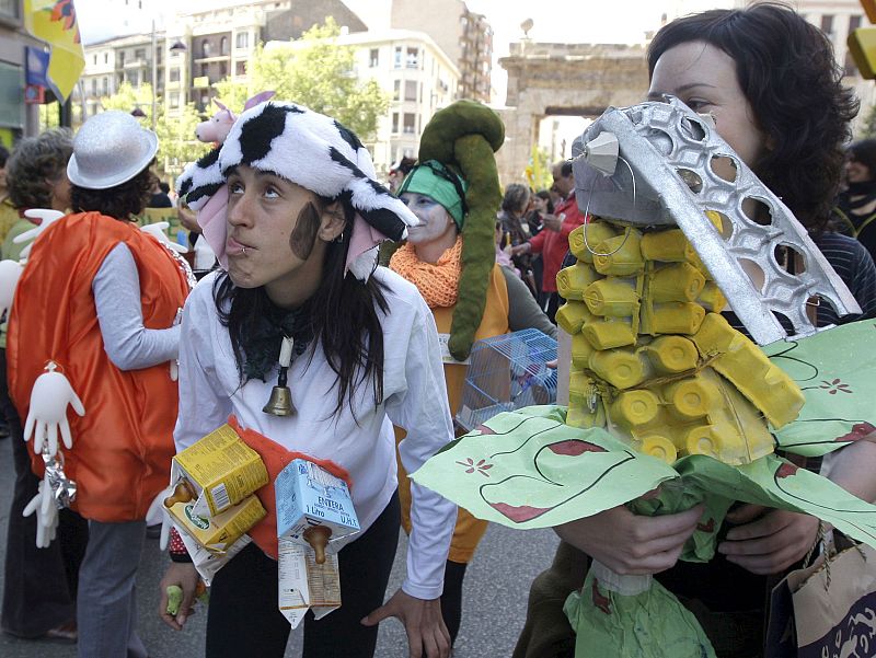 VARIOS MILES DE PERSONAS DICEN EN ZARAGOZA "BASTA YA" A LOS TRANSGÉNICOS