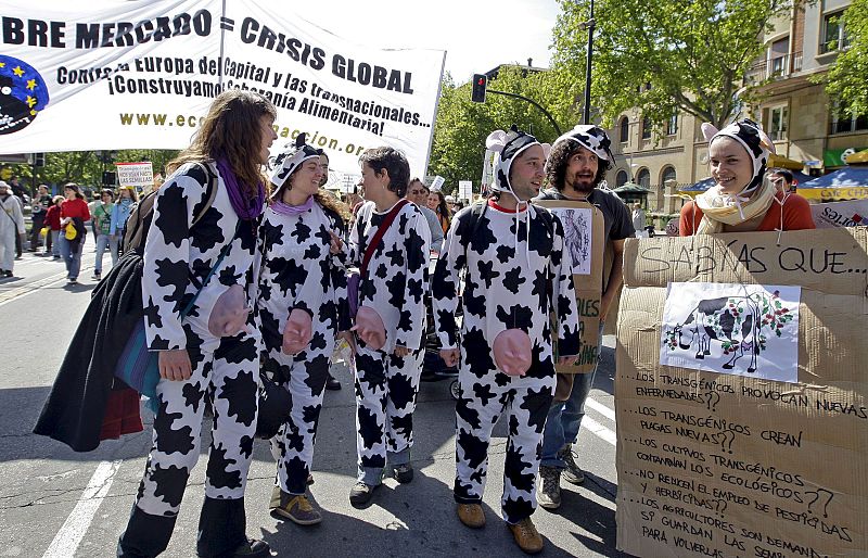 VARIOS MILES DE PERSONAS DICEN EN ZARAGOZA "BASTA YA" A LOS TRANSGÉNICOS