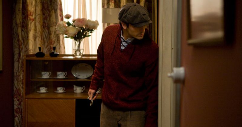 Alfonso acude al piso en el que se esconde Ana