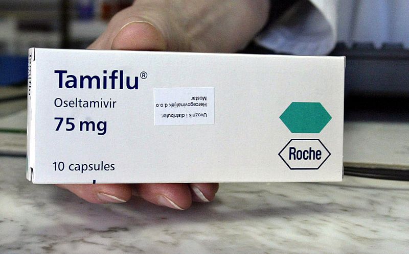 A Bosnian pharmacist displays Swiss drug maker Roche's Tamiflu bird flu anti-viral tablets at a pharmacy in the capital Sarajevo