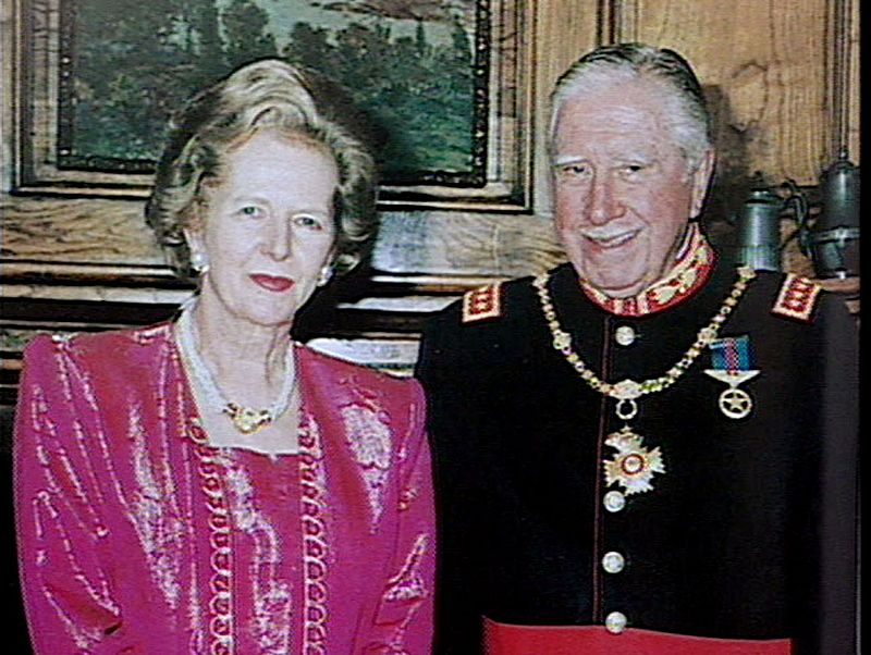 Margaret Thatcher con el dictador chileno Augusto Pinochet, en una visita privada realizada a Santiago de Chile en 1994