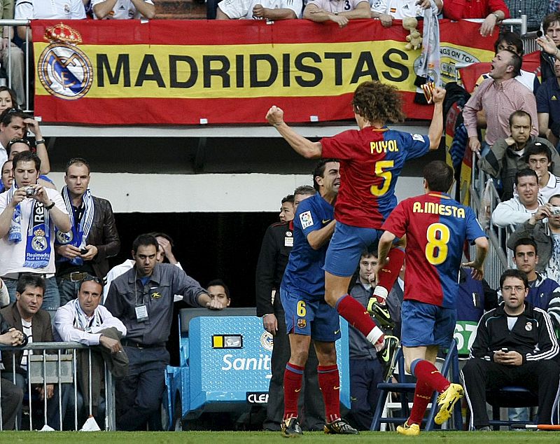 El segundo gol de los azulgrana ha sido una jugada de estrategia del equipo. Una falta botada por Xavi, que Puyol ha rematado ante Casillas.