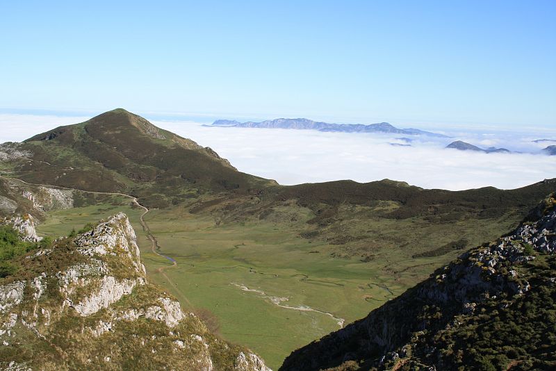 Valle de Güeña en los Picos de Europa.(06/05/09)