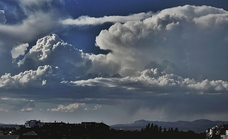 Nubes en el norte de León. 07/05/2009