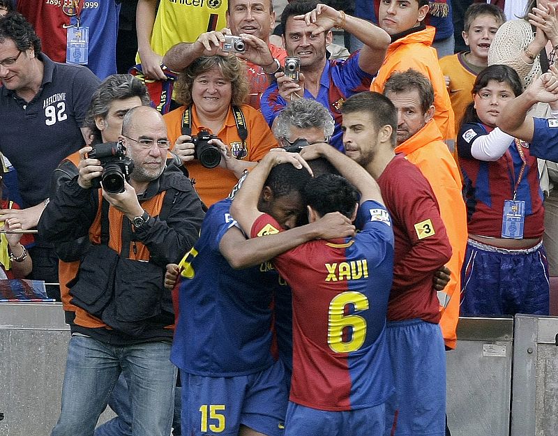 Barcelona's players celebrates Eto'o's goal against Villarreal  during their Spanish First Division soccer match at Nou Camp stadium in Barcelona