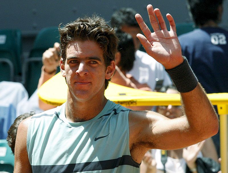 El argentino Juan Martín del Potro saluda al público tras ganar a Berdych.