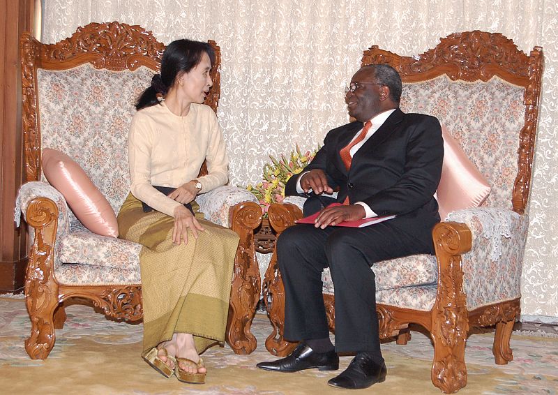 Aung San Suu Kyi meets with visiting U.N. special envoy Ibrahim Gambari at the State Guesthouse in Yangon