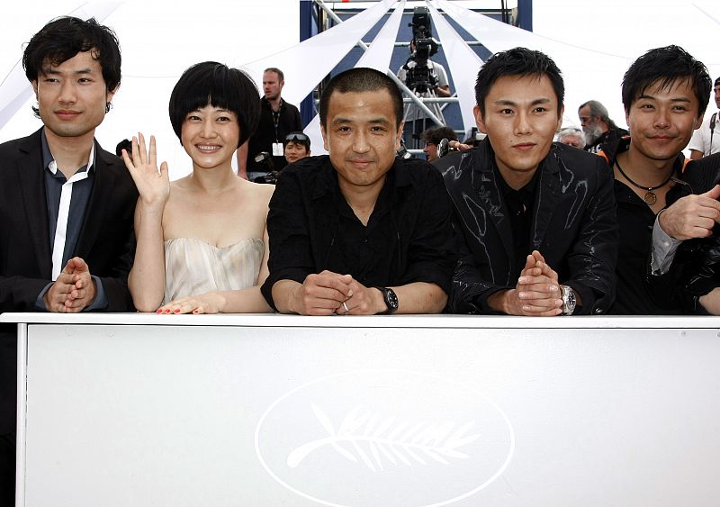 Director Lou Ye poses with cast members during a photocall for the film "Chun Feng Chen Zui De Ye Wan" at the 62nd Cannes Film Festival