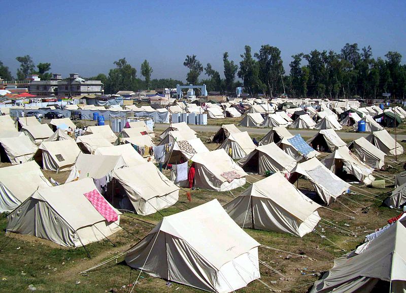 PAKISTÁN PIDE LA SALIDA DE MÁS CIVILES Y CIFRA EN MIL LOS MUERTOS EN OFENSIVA