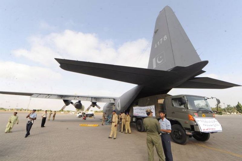 PAKISTÁN PIDE LA SALIDA DE MÁS CIVILES Y CIFRA EN MIL LOS MUERTOS EN OFENSIVA