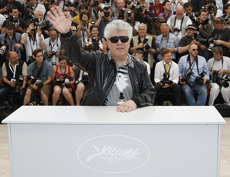 La última vez que Almodóvar estuvo en el Festival de Cannes fue hace tres años, con su película 'Volver', que cosechó los premios al mejor guión y a la mejor interpretación femenina.