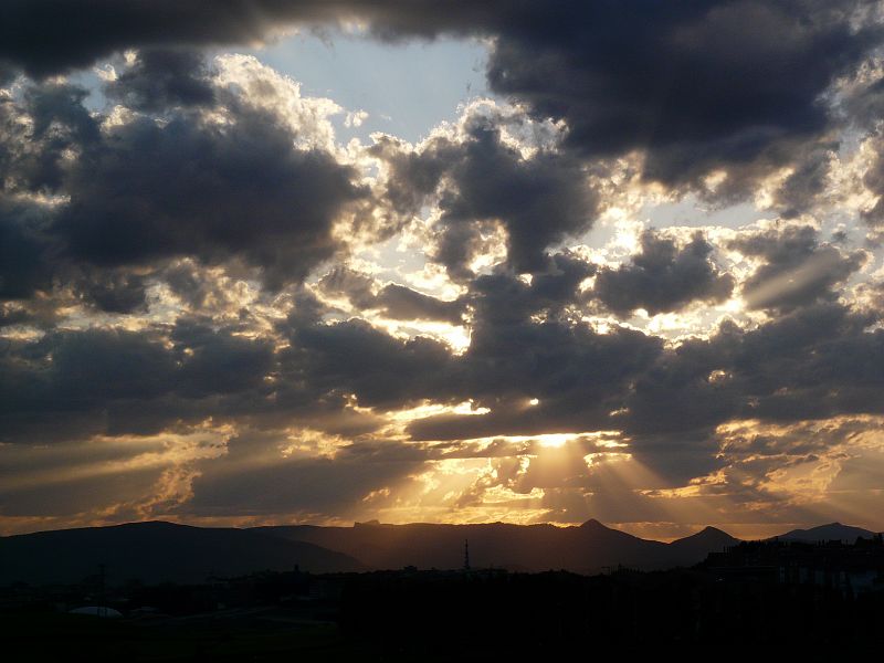 Puesta de sol en Pamplona, Navarra. 19/05/2009