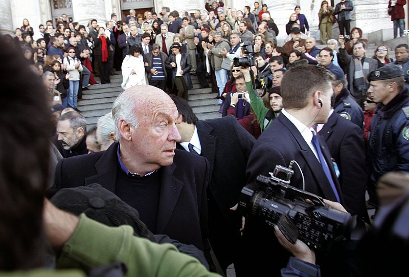 BENEDETTI INICIÓ SU ÚLTIMO PASEO POR MONTEVIDEO CAMINO DEL CEMENTERIO