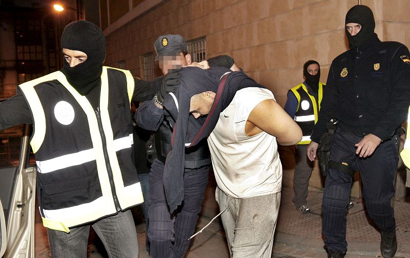 DIECISIETE DETENIDOS EN BILBAO ACUSADOS DE FINANCIAR A AL QAEDA EN EL MAGREB