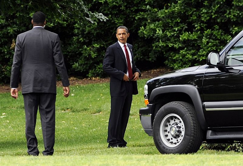 Obama regresa al despacho oval tras los actos del "Memorial Day" en Arlington, Virginia